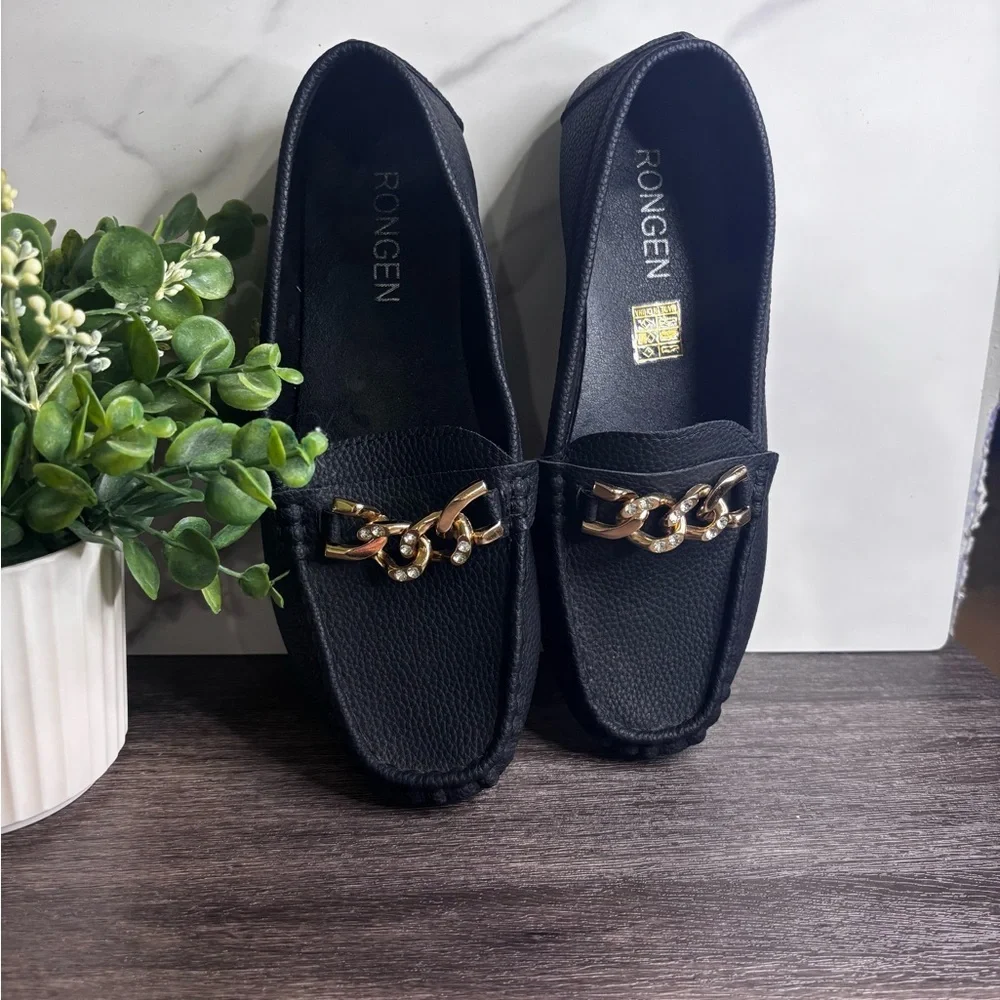 Chic Black Loafers with Gold Chain Detail - Picture 5 of 8